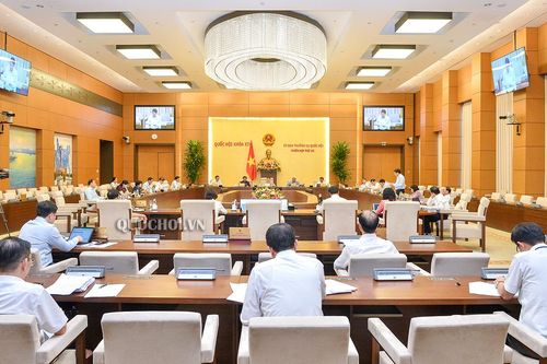 Ủy ban Thường vụ Quốc hội xem xét, quyết định phê chuẩn bổ nhiệm nhân sự