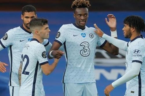Thắng Crystal 3-2, Chelsea soán ngôi ba