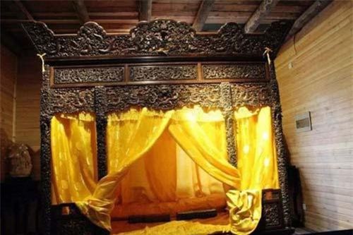 Sở hữu 'Trung hoa đệ nhất sàng' trấn động giới đồ cổ