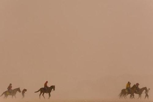 Bụi sa mạc 'chu du' thế giới