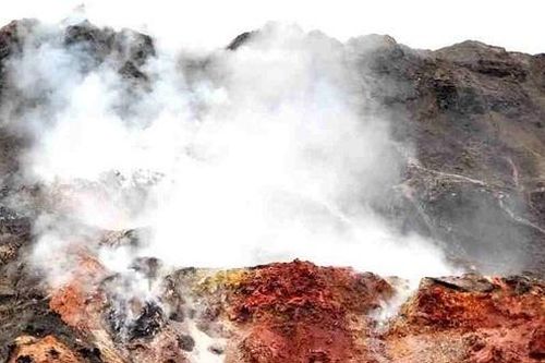 Canada: Kỳ lạ ngọn đồi tự bốc cháy suốt hàng trăm năm