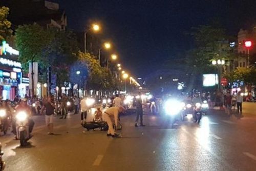 Tìm thấy ô tô 'điên' tông 7 xe máy ở Long Biên