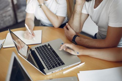 Trăm triệu USD đổ về, ông chủ trẻ Việt Nam điểm sáng hút tiền