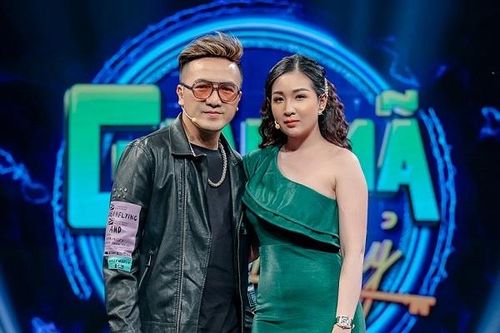 Dương Ngọc Thái trân trọng sự hy sinh và xin lỗi vợ kém 12 tuổi