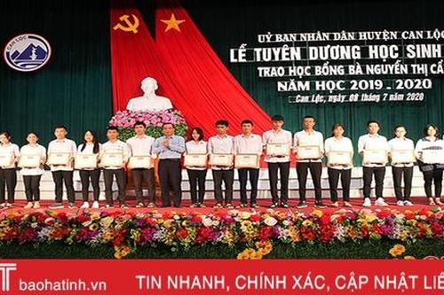 Can Lộc khen thưởng 154 học sinh giỏi các cấp năm học 2019 - 2020