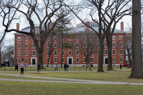 Đại học Harvard và M.I.T kiện chính quyền Tổng thống Donald Trump