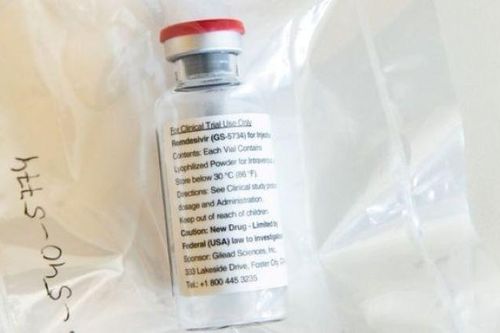 Thuốc điều trị COVID-19 khan hiếm được bán 'giá cắt cổ' Ấn Độ