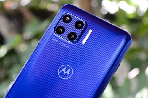 Smartphone chống nước, chip 765G, RAM 6 GB, pin 'trâu', giá hơn 10 triệu