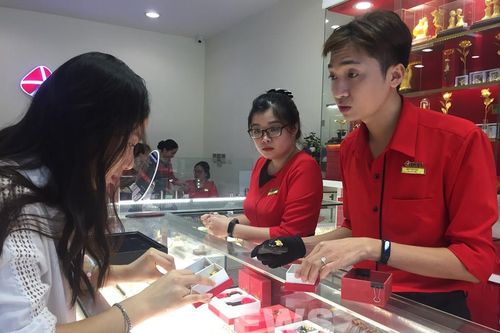 Giá vàng lập đỉnh mới: Người dân vẫn thờ ơ