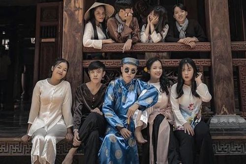 Bộ ảnh kỷ yếu bị 'ném đá' tơi bời vì không tôn trọng lịch sự, người trong cuộc nói gì?