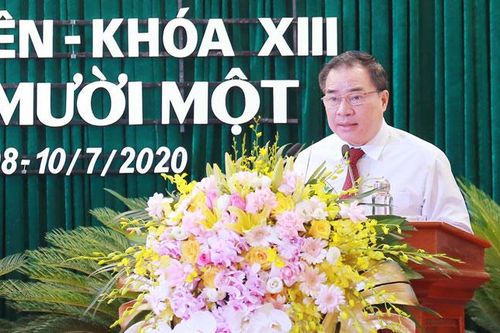 Nêu cao tinh thần trách nhiệm, đóng góp ý kiến xây dựng Nghị quyết*