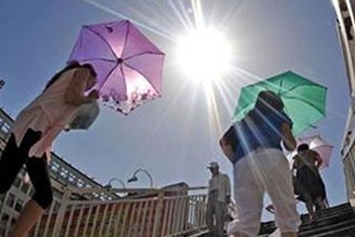 Bắc và Trung Bộ nắng nóng gay gắt, Hà Nội trên 38 độ C