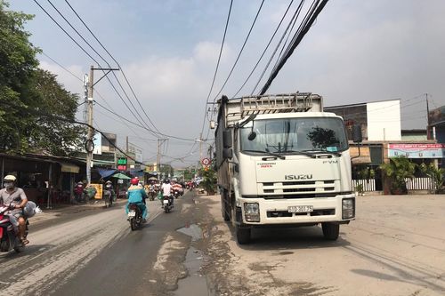 Tránh vũng nước trên đường, người đàn ông bị xe tải tông tử nạn