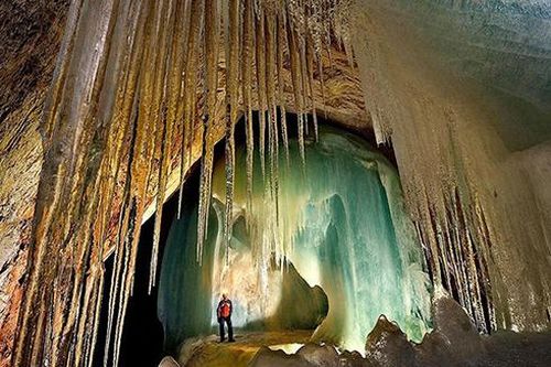 Những hang động kỳ bí bậc nhất thế giới