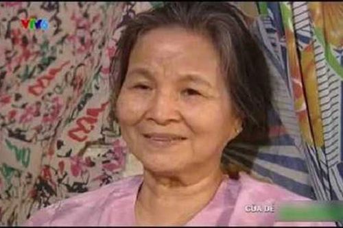 Nghệ sĩ xúc động rơi nước mắt tiễn đưa NSƯT Hoàng Yến