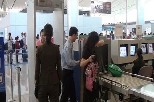 Hành khách đi máy bay 'giấu' heroin trong cạp quần