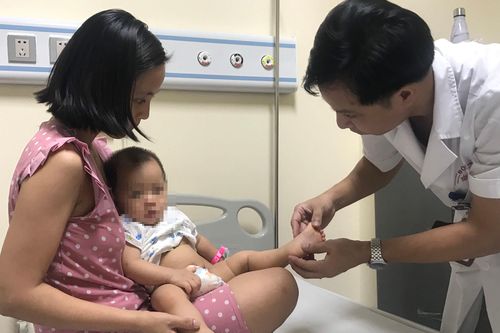 Tay chân miệng lây với tốc độ nhanh, nhiều trẻ ở Hà Nội mắc bệnh