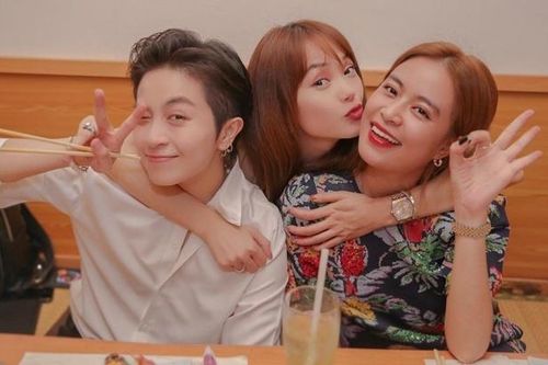 Nhóm bạn thân cùng diện đồ màu nổi đón sinh nhật Gil Lê