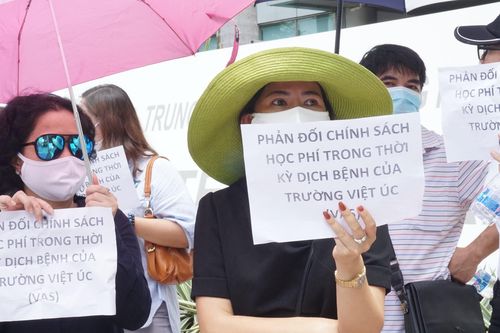 'Trường Việt Úc nên thu hồi quyết định từ chối 40 học sinh'