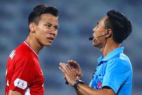 Trọng tài thiếu và yếu để sai lầm xuất hiện nhiều ở V.League