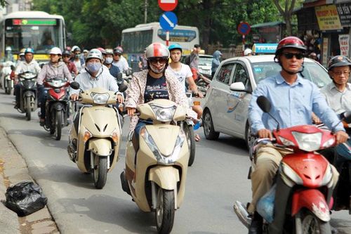 Từ việc bỏ quy định xe máy bật đèn cả ngày: Đề xuất sai sẽ dẫn tới nhờn luật