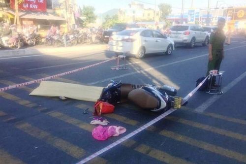 Tai nạn giao thông mới nhất hôm nay 9/7: Lùi xe cán chết đồng nghiệp khi đang rửa xe
