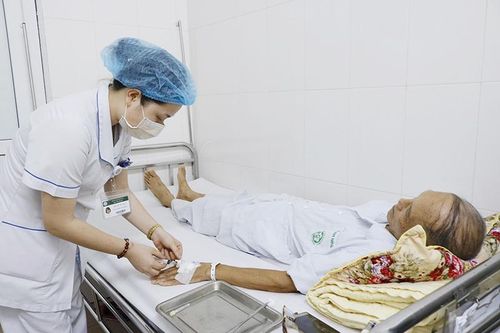 Cứu sống bệnh nhân mắc ung thư amidan nhờ kỹ thuật thay van động mạch chủ