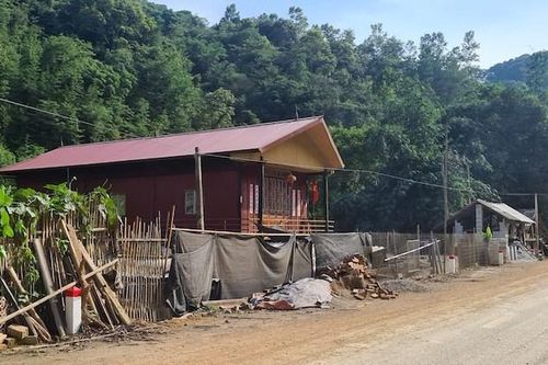 Lấn chiếm đất công chỉ bị phạt, cho tồn tại