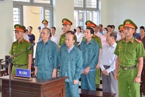 Hoãn phiên tòa xét xử cựu lãnh đạo UBND TP Phan Thiết