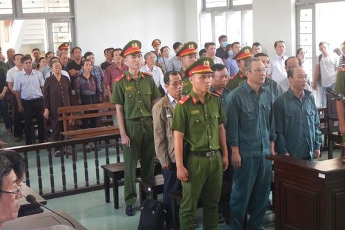 Hoãn phiên tòa xét xử 6 bị cáo nguyên là Chủ tịch, Phó Chủ tịch và lãnh đạo các phòng chuyên môn UBND TP Phan Thiết