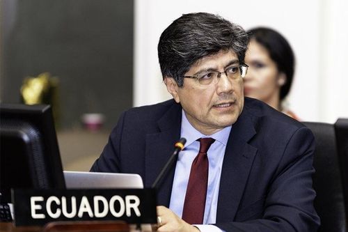 Ngoại trưởng Ecuador từ chức