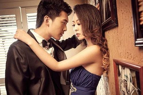 Vợ trẻ và những lần 'làm thêm' cùng bạn trai đồng hương
