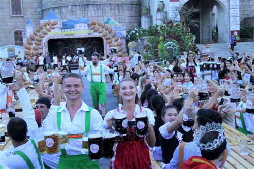 Chẳng cần đi đâu xa, du lịch thế giới ngay tại Sun World Ba Na Hills