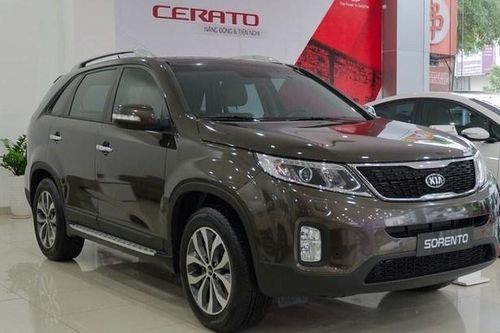 20 mẫu xe đồng loạt giảm giá, sâu nhất 200 triệu đồng