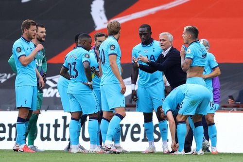 Mourinho bất lực, Tottenham suýt 'ăn trái đắng'