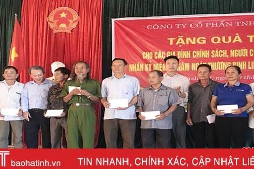 Công ty TNH99 Việt Nam tặng 982 suất quà cho gia đình chính sách ở Thạch Hà, Cẩm Xuyên