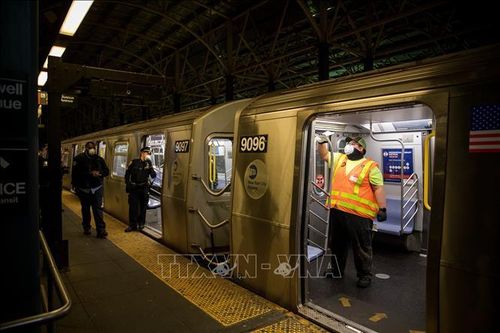 Hệ thống tàu điện ngầm New York đối mặt nguy cơ giảm một nửa công suất