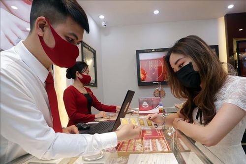 Giá vàng tiến sát mốc 51 triệu đồng/lượng