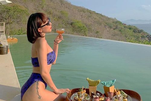 Tóc Tiên thay đổi màu tóc, khoe body hút mắt với áo tắm 2 mảnh