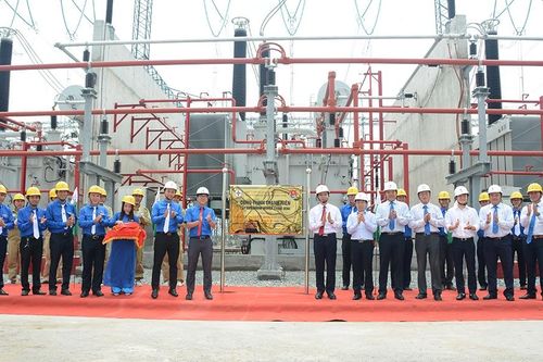Đoàn Thanh niên EVN gắn biển công trình Trạm biến áp 500kV Mỹ Tho