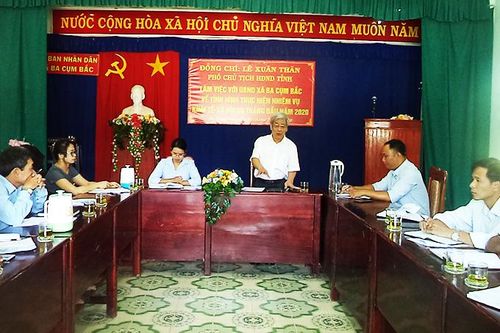 Ông Lê Xuân Thân làm việc tại xã Ba Cụm Bắc