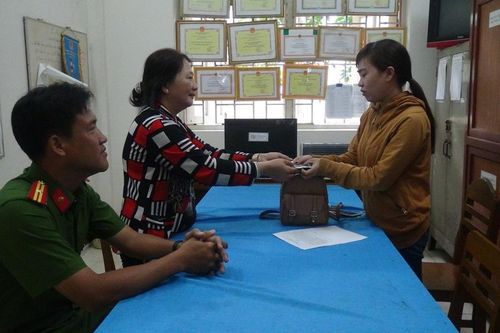 Người phụ nữ trả lại của rơi
