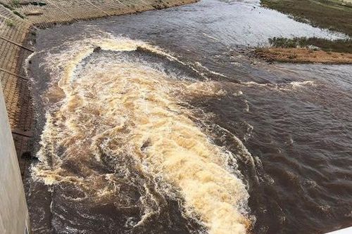 Hà Tĩnh: Nước hồ Ngàn Trươi - Cẩm Trang đổi màu là do ô nhiễm từ lòng hồ