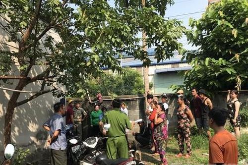 Chồng đi làm ca đêm về, phát hiện vợ treo cổ trong phòng trọ