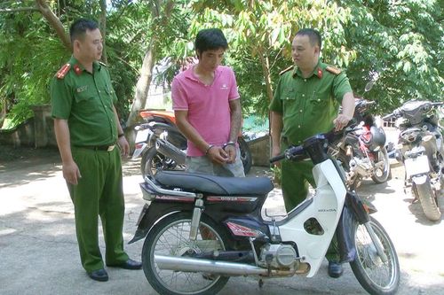 3 chiến sỹ công an bị thương khi bắt tội phạm