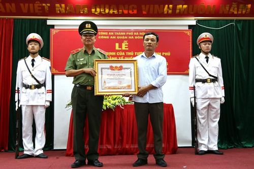 Tô thắm thêm truyền thống cách mạng của Công an Thủ đô anh hùng