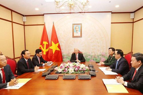 Tổng bí thư, Chủ tịch nước điện đàm với Thủ tướng Hun Sen