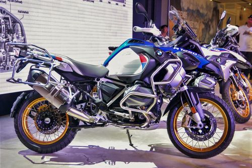 Xế phượt chính hãng 400-700 triệu chọn Triumph, Suzuki hay BMW