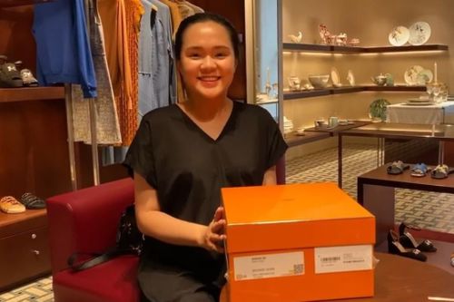 Quỳnh Anh đập hộp túi Hermès, Duy Mạnh trêu chỉ để được bỉm, sữa