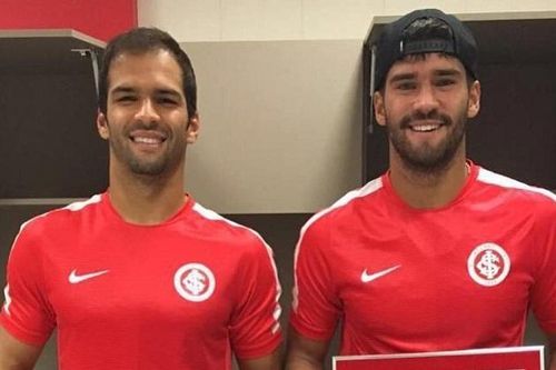 Anh ruột Alisson cản phá penalty giúp CLB Brazil vô địch